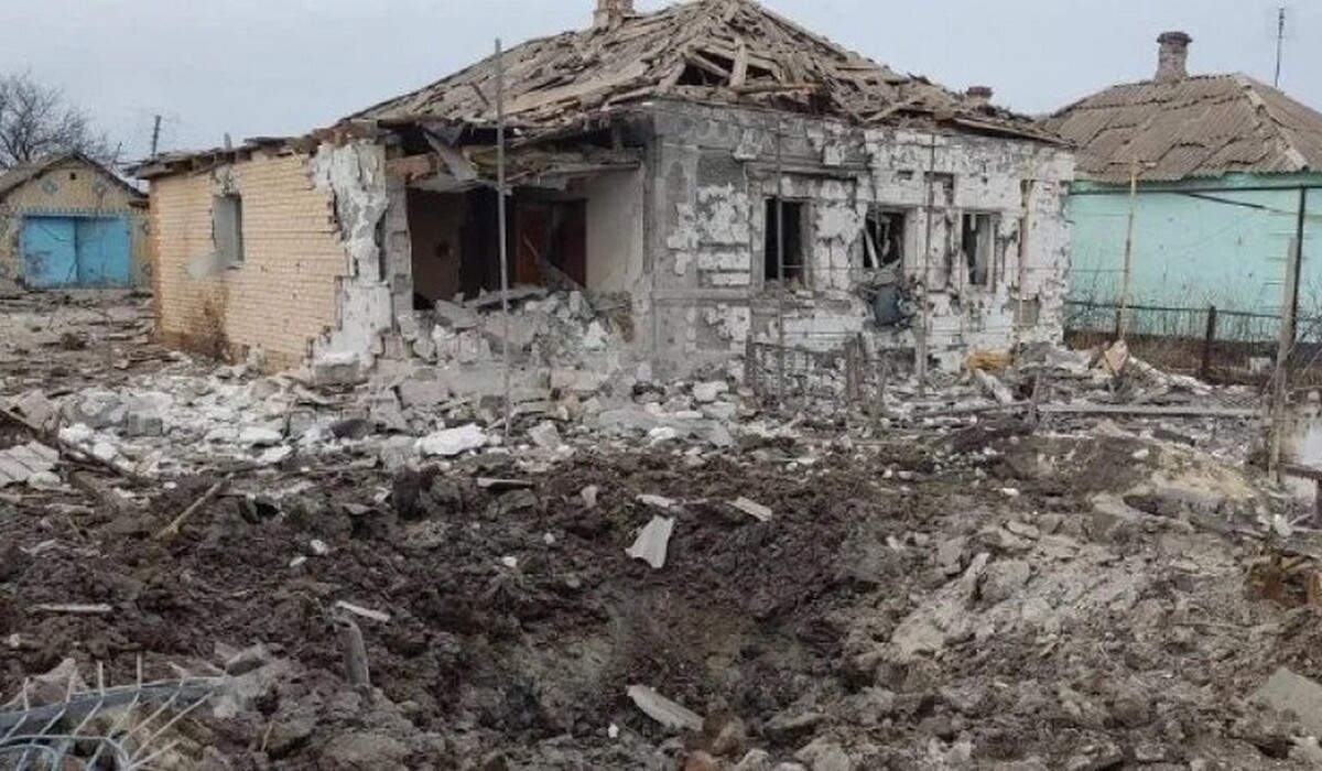У Маріуполі збили літак РФ, який два дні обстрілював місто (фото)