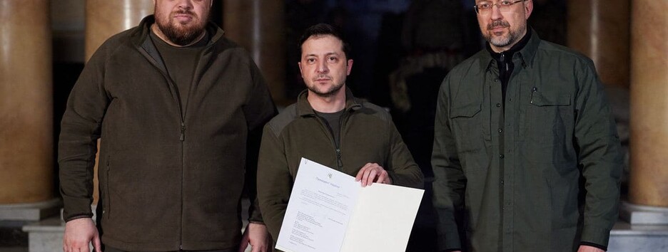 Зеленский подписал заявку на членство в Евросоюзе (фото) 