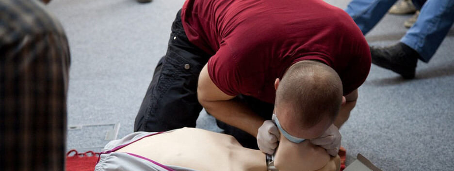 Це врятує вам життя: у МОЗ нагадали про долікарську допомогу пораненим (відео)