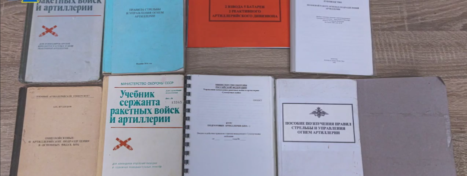 Маркери та книги: СБУ показала оснащення особистого портфеля російського солдата (відео)