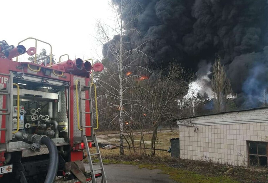Обстріл нафтобази у Чернігові 3 березня - росіяни потрапили снарядом, відео, фото - фото 1