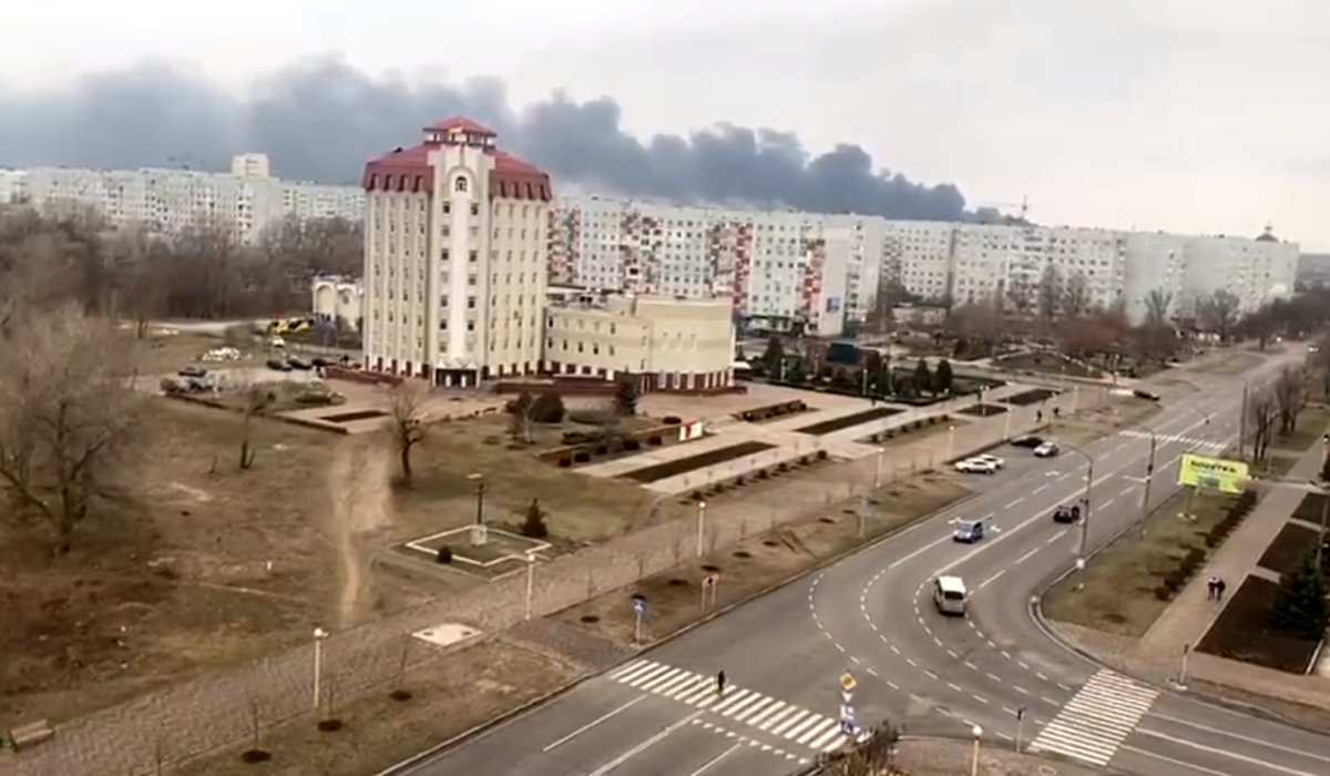 Колонна российской военной техники зашла в Энергодар, идут бои (видео) фото