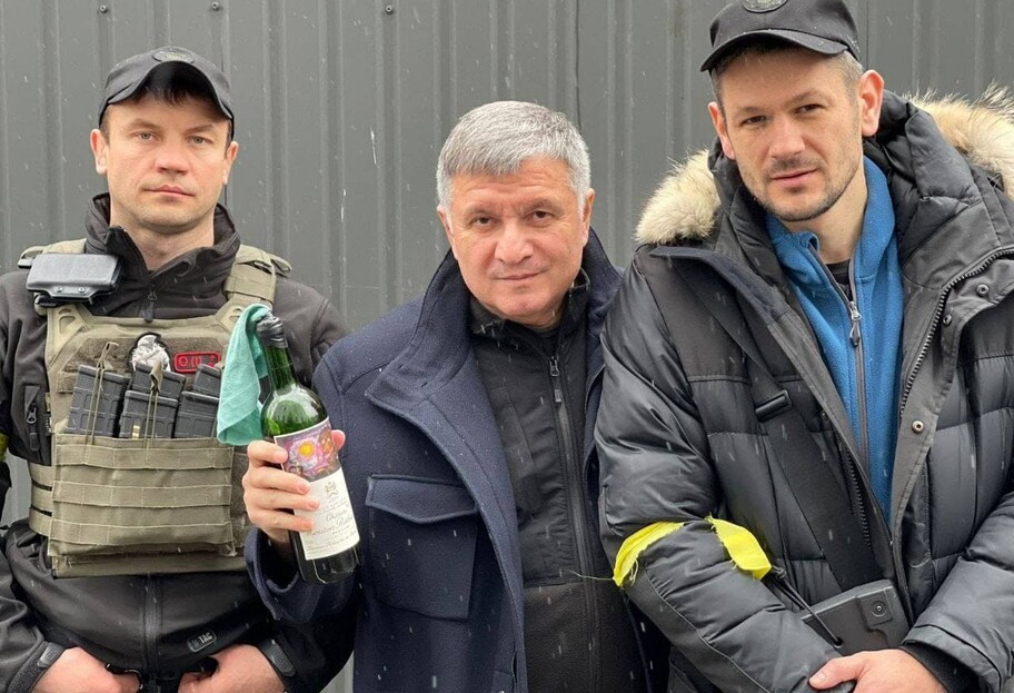 Война в Украине 2022 - Аваков отдал дорогое вино терробороне, фото  - фото 1