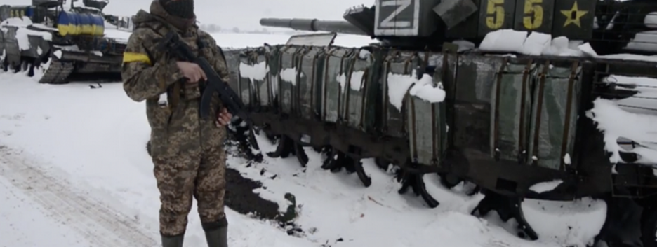 Убегали под обстрелами: россияне бросили кучу техники, попав в ловушку ВСУ (видео)