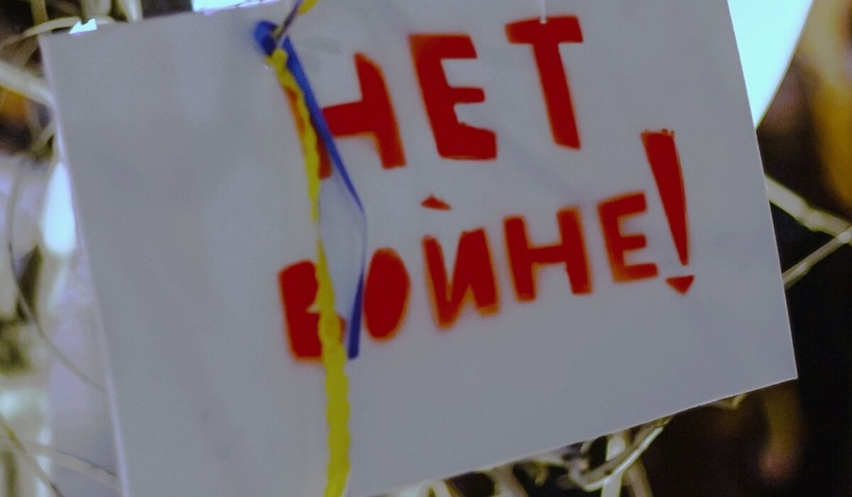 Флаги "ДНР" и буква "Z": в Москве помимо антивоенных митингов проходит автопробег сторонников "специальной операции" (видео) фото