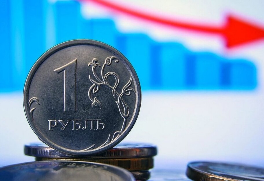 Санкции против России - рубль упал до исторического минимума  - фото 1
