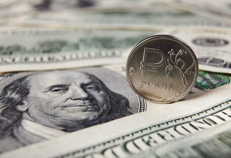 Пустые обменники и очереди у банкоматов: что происходит с валютой в РФ