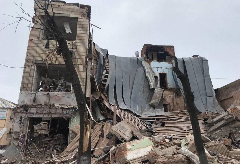 Обстрелы в Житомире и области – использовали авиабомбы – фото разрушений - фото 1
