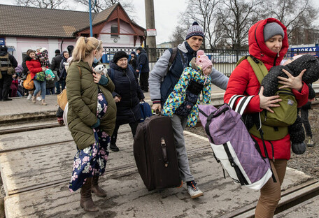 Оккупанты под Киевом заблокировали 50 эвакуационных автобусов (фото)
