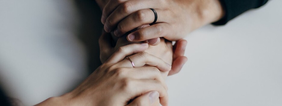 Где украинцы могут получить бесплатную психологическую помощь (контакты)