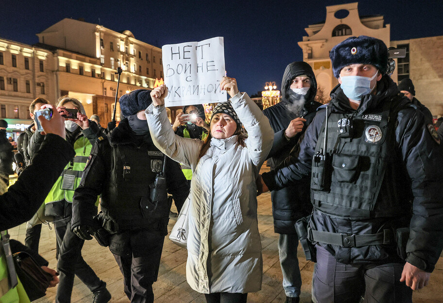 Митинги в России против войны - задержано 745 человек, видео  - фото 1