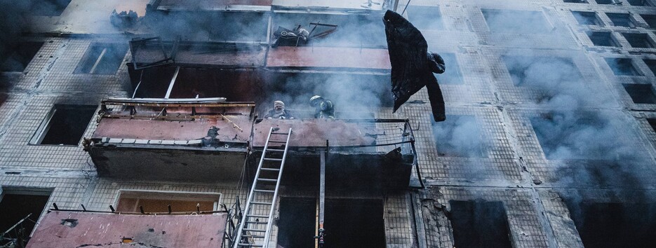 Ночь в Киеве: обстреляли многоэтажку и завод 