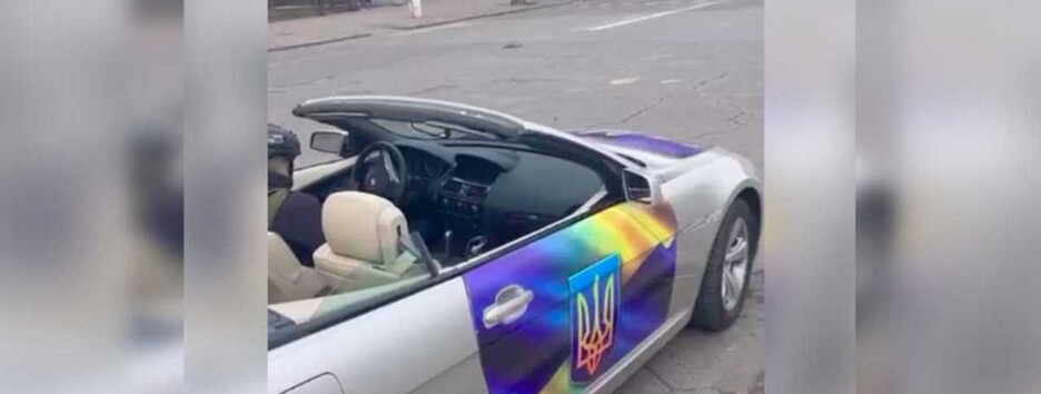 С местом для пулемета: Ким после своего дня рождения подарил полиции кабриолет (видео)