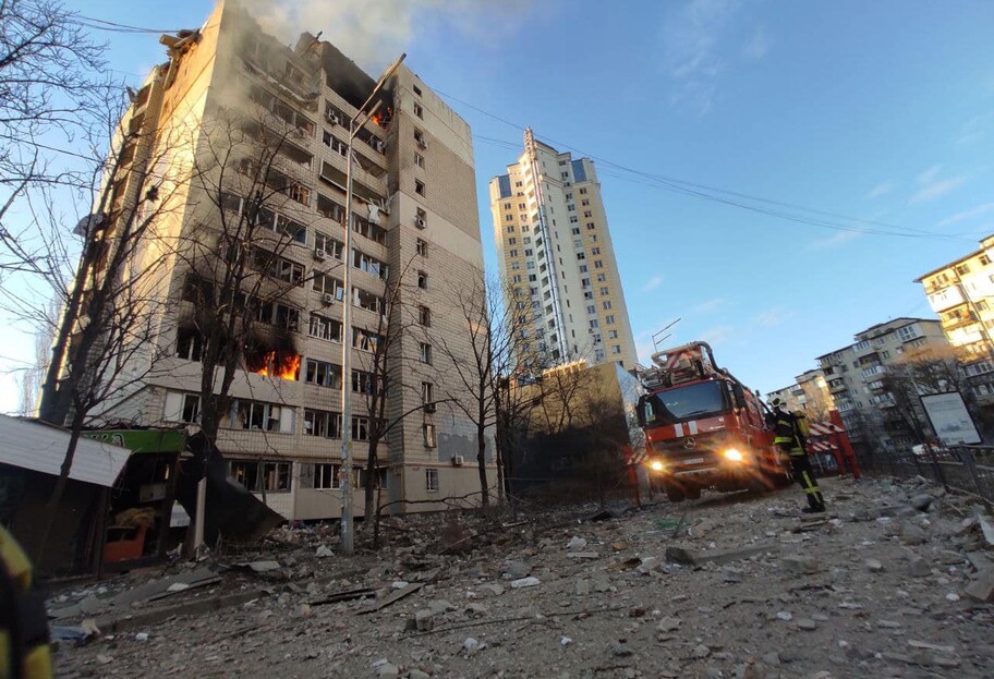 В Шевченковском районе Киева обломок снаряда попал в многоэтажное здание - фото - фото 1