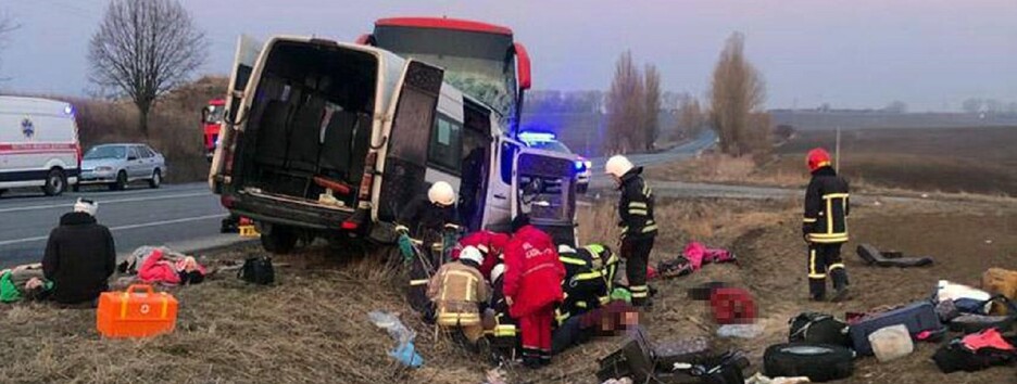 В Хмельницкой области автобус с беженцами попал в ДТП: семеро погибших (фото) 