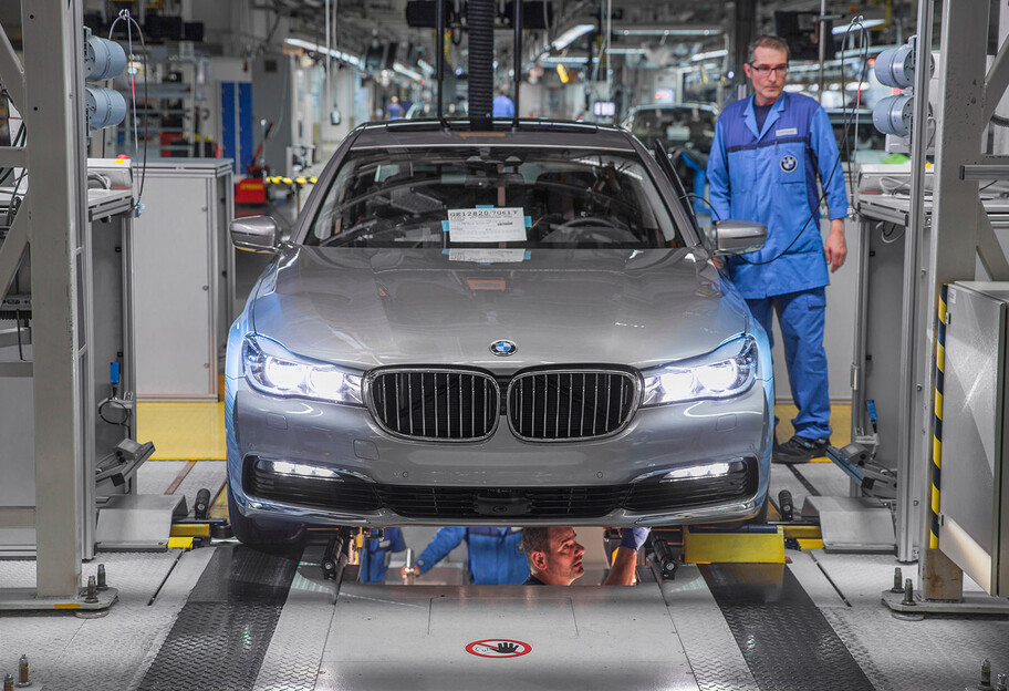 BMW и Volkswagen остановили заводы в Германии и Великобритании  - фото 1