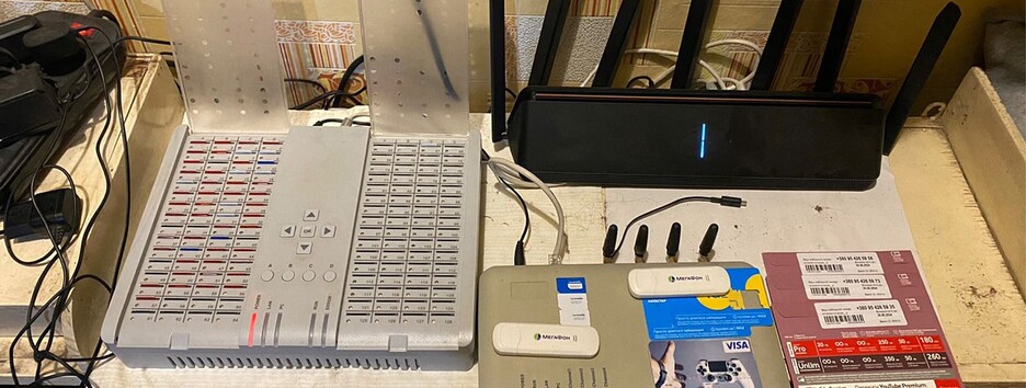 Обеспечивал связь оккупантам: СБУ задержала хакера, который рассылал госслужащим СМС с предложением сдаться