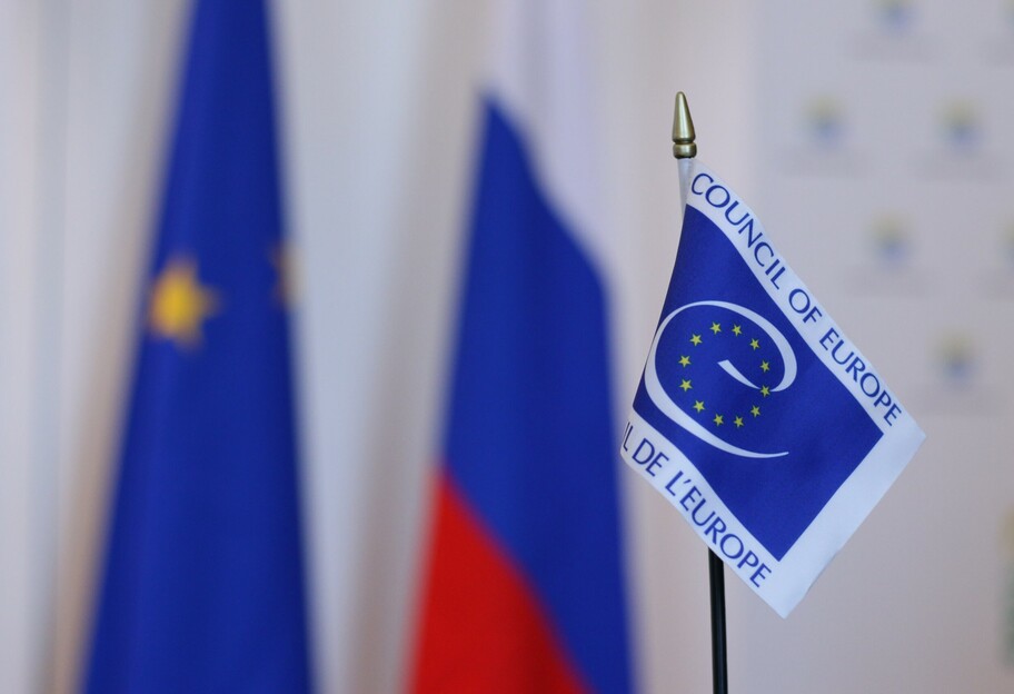 Росію офіційно виключили із Ради Європи - її прапор зняли з флагштока - фото 1