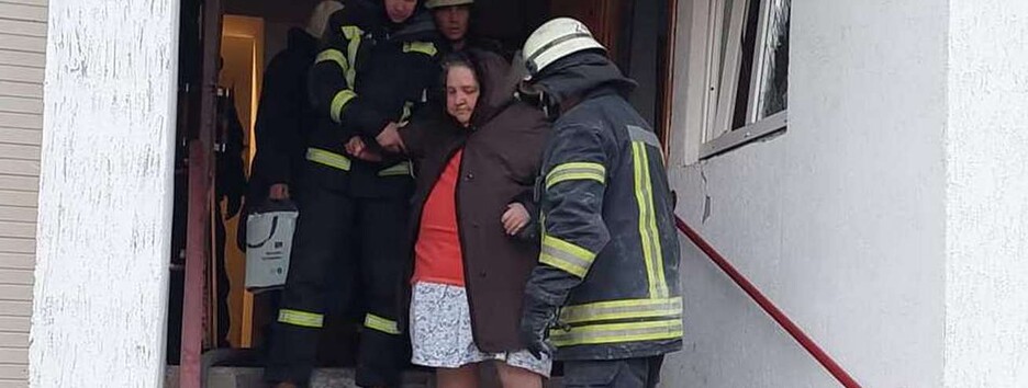 В Киеве сбитая ракета упала на многоэтажку: погиб 1 человек, еще трое пострадали 