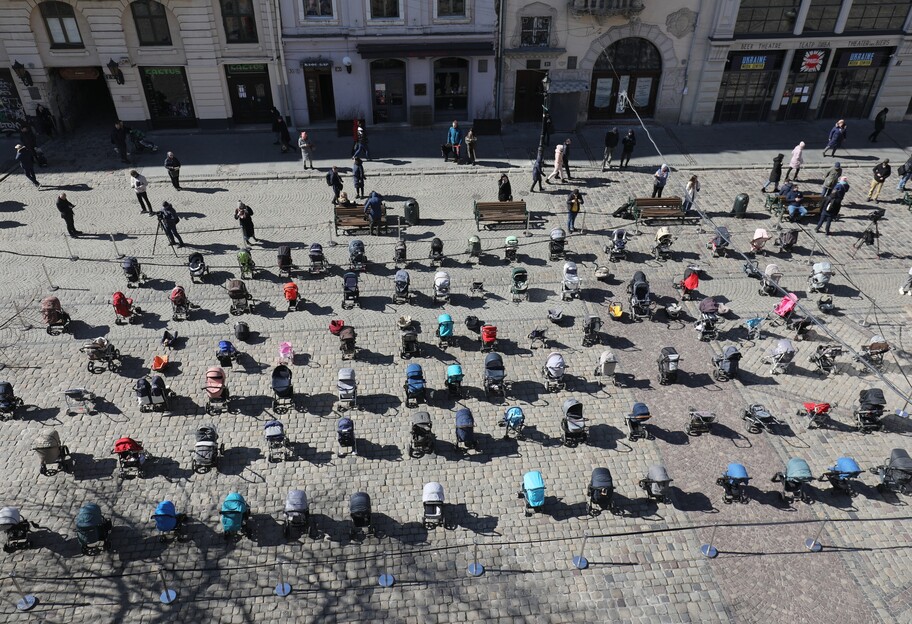 В войне в Украине погибло 109 детей - во Львове почтили их память  - фото 1