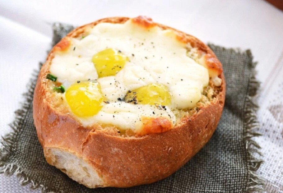 Яичница в булочке с овощами и сыром - пошаговый рецепт с фото  - фото 1