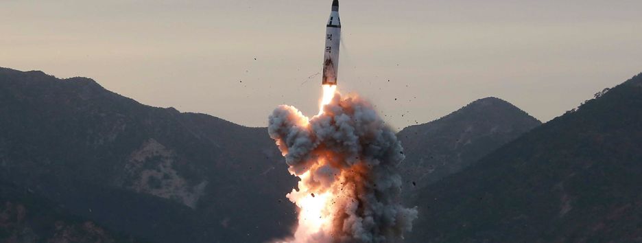 Северная Корея запустила в Японское море 4 баллистических ракеты