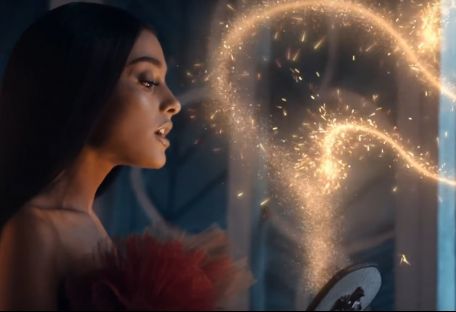 Disney представил клип на песню из «Красавицы и чудовища»