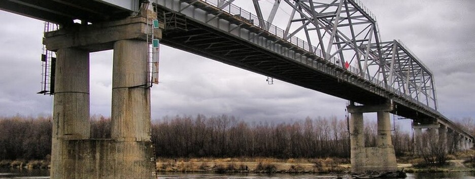 В Чернигове оккупанты сбросили бомбу на мост, который вел в Киев (видео)