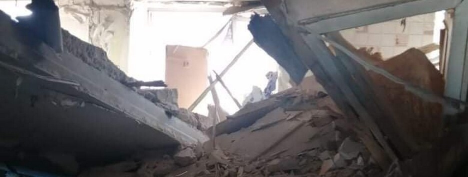 В Рубежном снаряд попал в многоэтажку: погибли дети