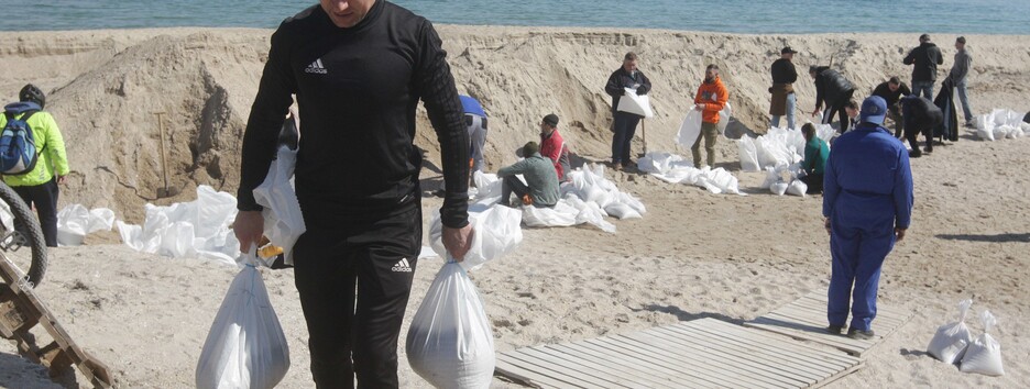 В Одесі місцеві жителі будували укріплення під пісню Bon Jovi – музиканти на це відреагували (відео)