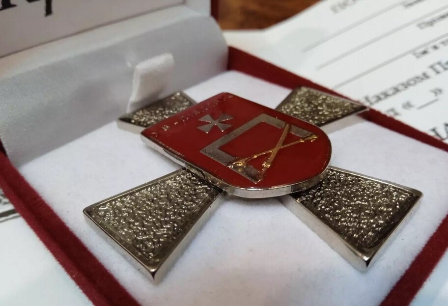 У Херсоні показали фейкові медалі ЗСУ за взяття Криму, фото - фото 1