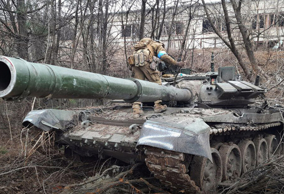 Обстрелы в Мариуполе - Азов уничтожил 20 оккупантов и их технику - фото 1