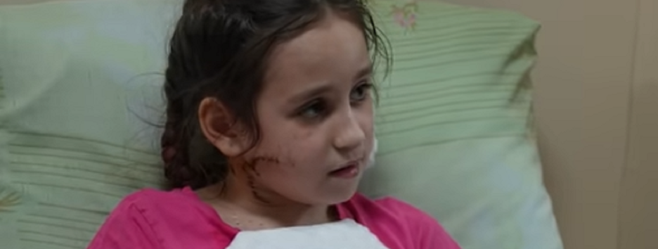 Чудом удалось спасти: в Мариуполе оккупант выстрелил в лицо 11-летней девочке 