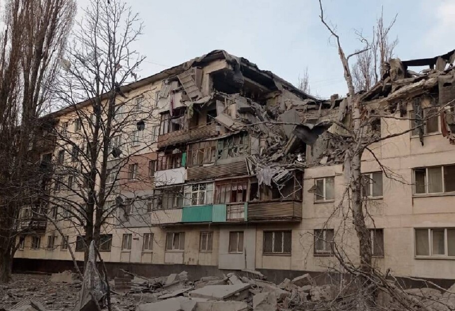 Россияне обстреляли жилые районы Лисичанска - фото, видео - фото 1