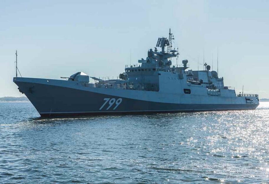 Российский фрегат Адмирал Макаров с ракетами Калибр вышел из Севастополя – Одесская ОВА - фото 1