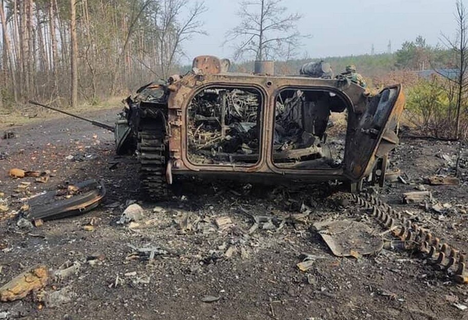 Обстрелы в Киевской области - тероборона разбила технику врага вместе с экипажем - фото 1