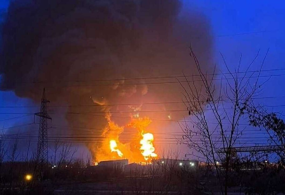 У російському Бєлгороді горить нафтобаза – звинувачують гелікоптери ЗСУ – відео - фото 1