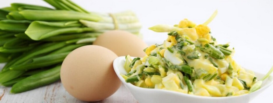 Забытая классика: как готовить салат из картофеля и черемши