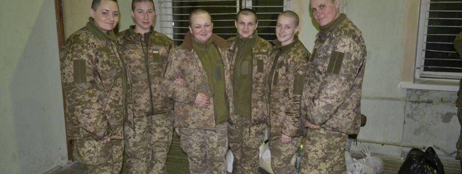 Роздягали та поголили голови: українські захисниці розповіли про пережите у полоні (фото)