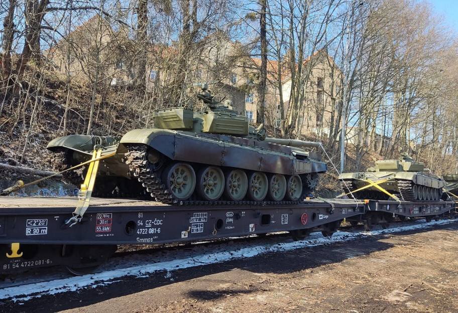 Постачання зброї в Україну - Чехія передала танки та БМП - фото 1