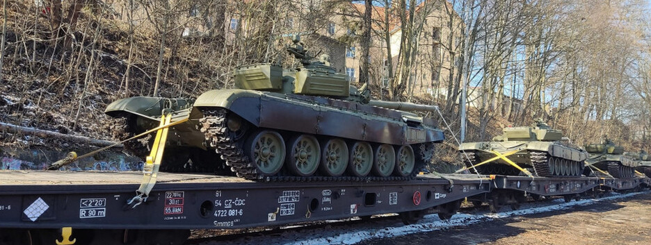 Чехія відправила Україні десятки радянських танків та БМП