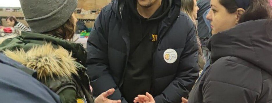 Американский режиссер Кэри Фукунага приехал в Украину заниматься волонтерством (фото) 