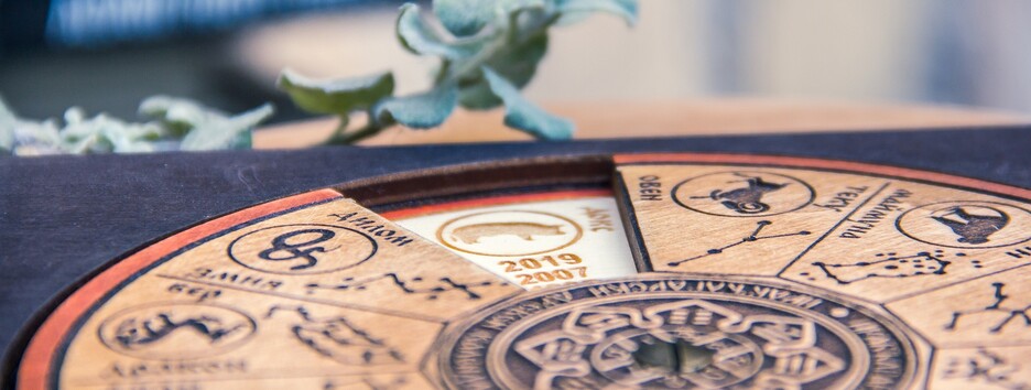 Они властные и ненадежные: четыре знака Зодиака, которые наиболее контролируют друзей