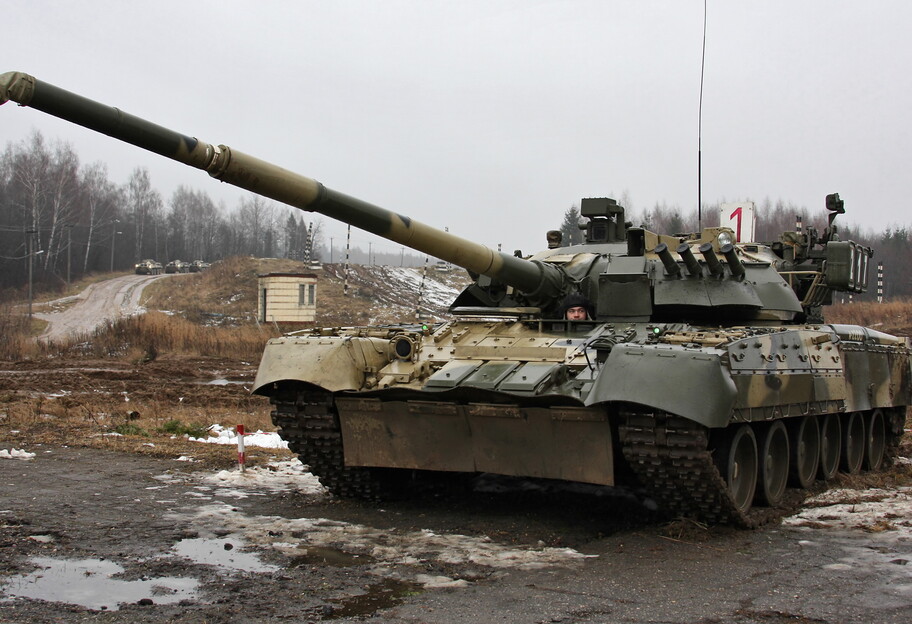 Украинские военные захватили танк РФ, который участвовал в парадах в Москве - фото 1