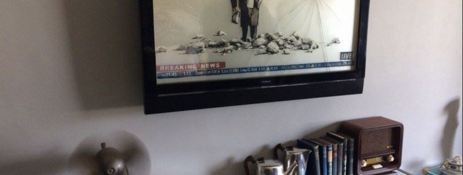 Бэнкси открыл отель на границе Израиля и Палестины