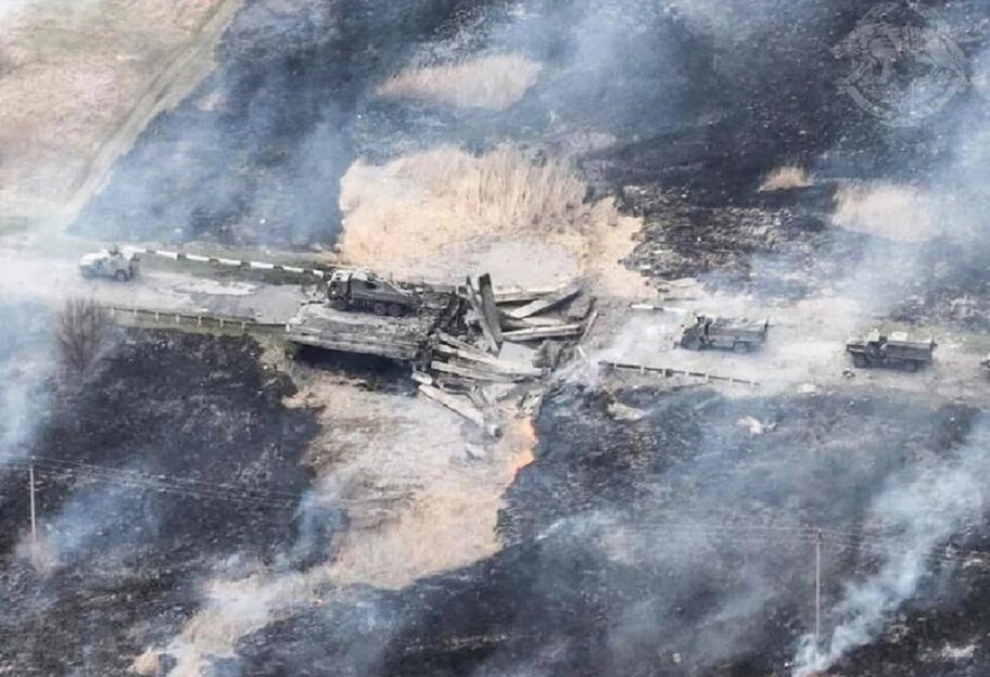 ВСУ взорвали мост с колонной российской техники, которая шла на Изюм - фото - фото 1