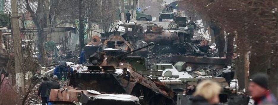 Сотни сожженных машин: в Буче показали кладбище танков и уничтоженных гражданских авто (видео) 