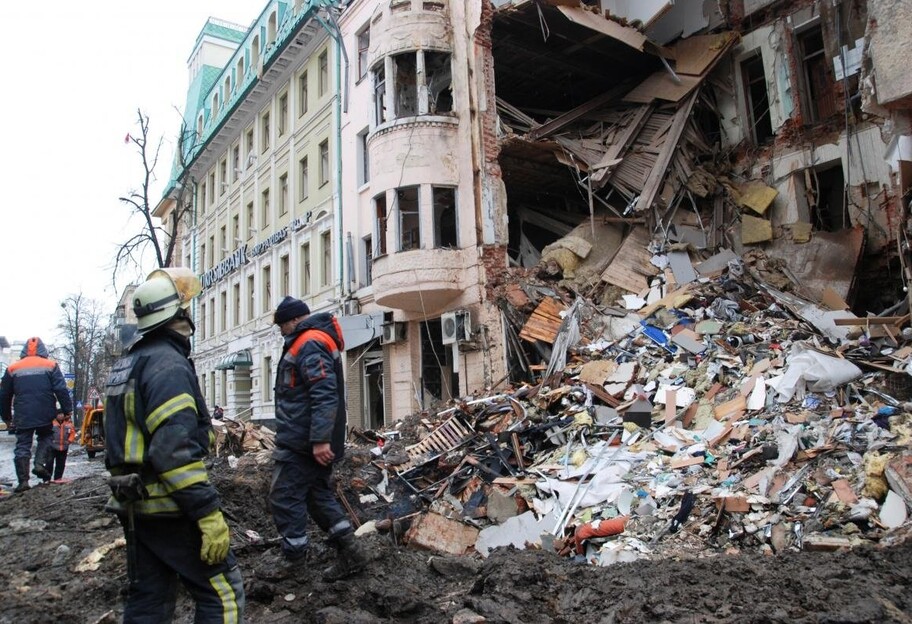 В Украине будут бронировать мужчин для восстановления городов - что это значит - фото 1
