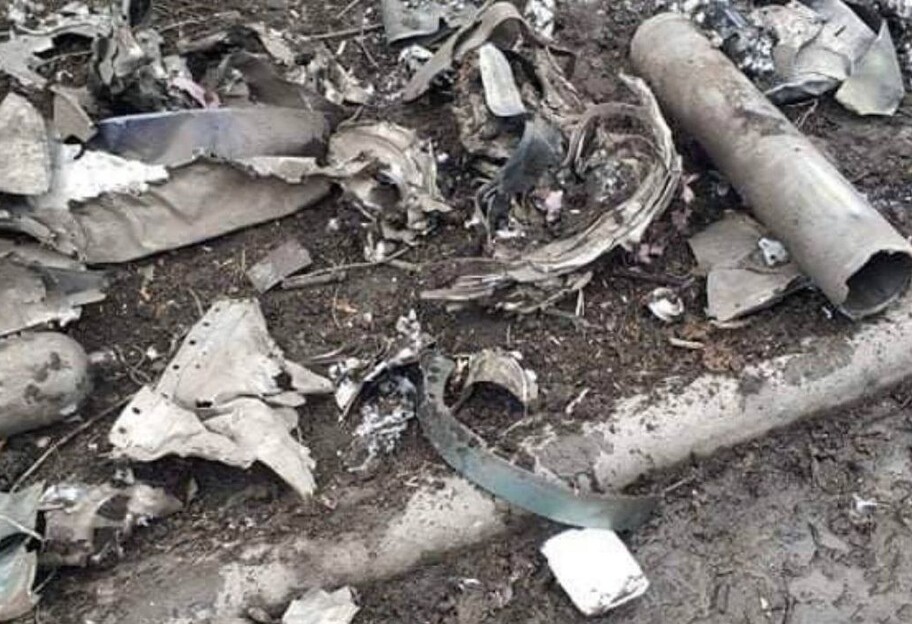 Обстрел в Каховке – два человека погибли от осколков сбитой ракеты, еще трое – ранены - фото 1
