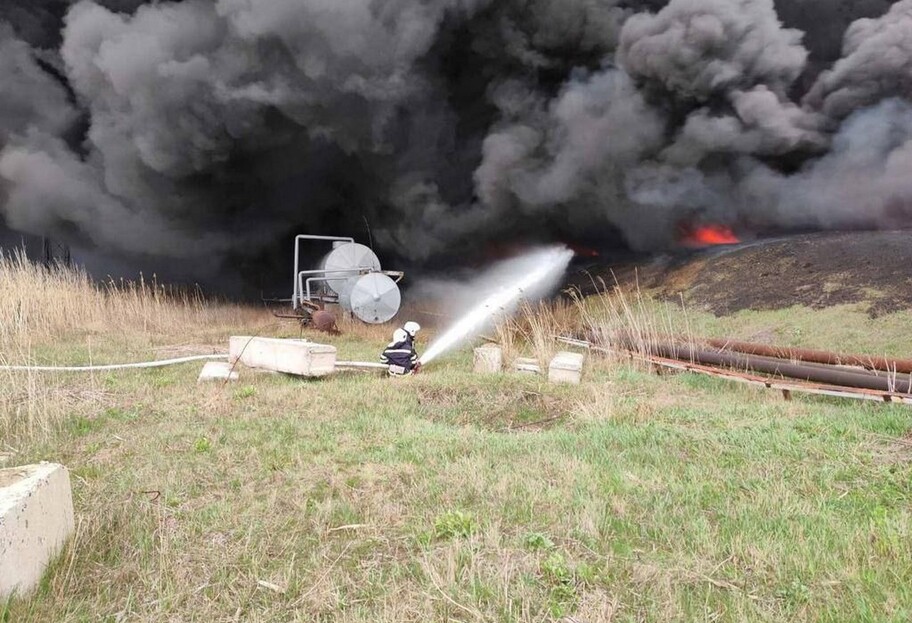 Обстріл Лисичанська 16 квітня - пожежу на нафтопереробному заводі гасять, фото - фото 1